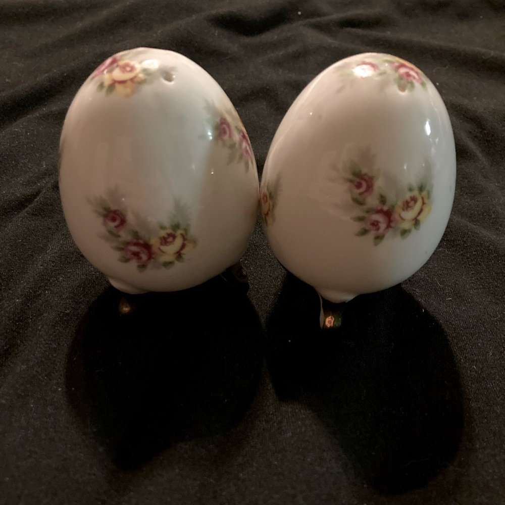 Vintage Japanese enesco salt and pepper shakers